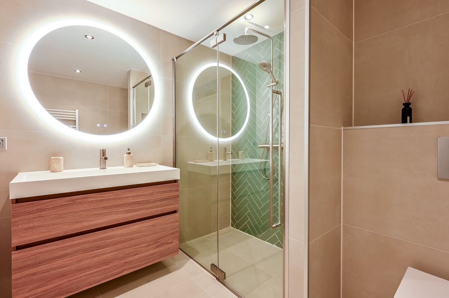 Tussenwoning te koop: Mesdagstraat 20, Almere