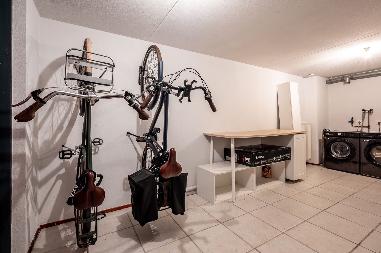 Tussenwoning te koop: Mesdagstraat 20, Almere