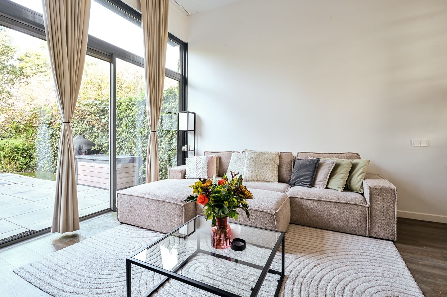 Tussenwoning te koop: Mesdagstraat 20, Almere