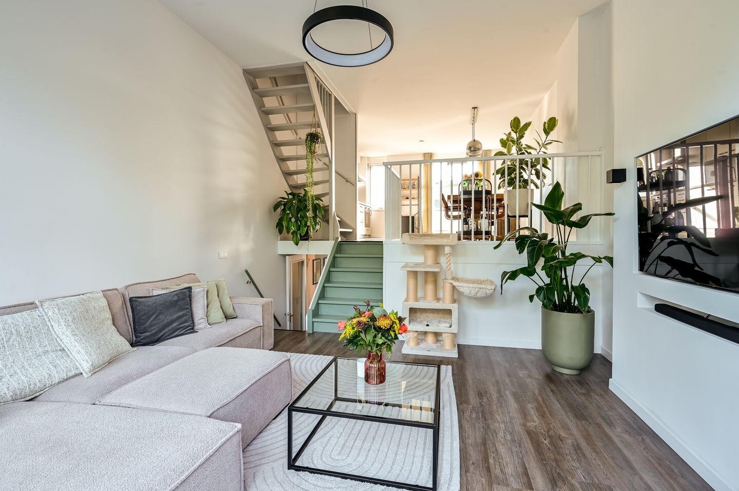 Tussenwoning te koop: Mesdagstraat 20, Almere