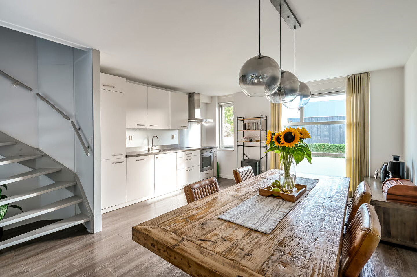 Tussenwoning te koop: Mesdagstraat 20, Almere