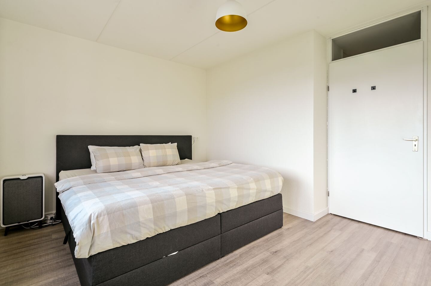Tussenwoning te koop: Mesdagstraat 20, Almere