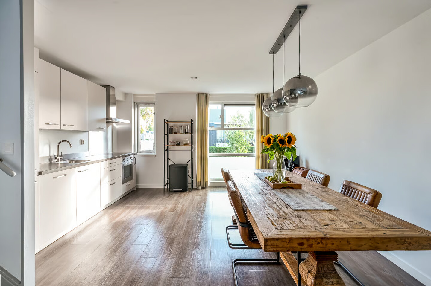 Tussenwoning te koop: Mesdagstraat 20, Almere