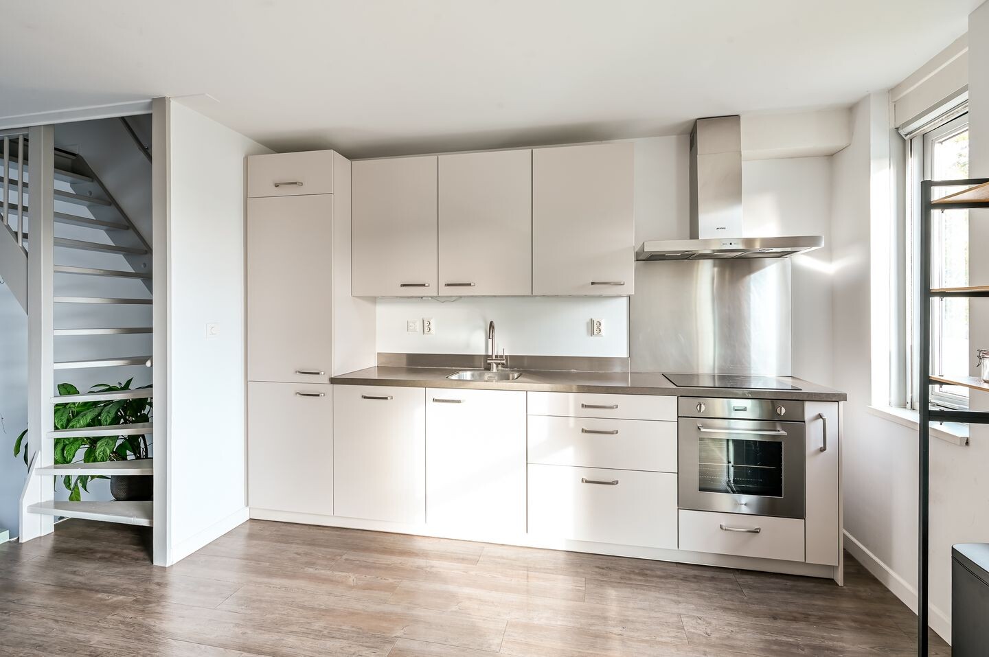 Tussenwoning te koop: Mesdagstraat 20, Almere