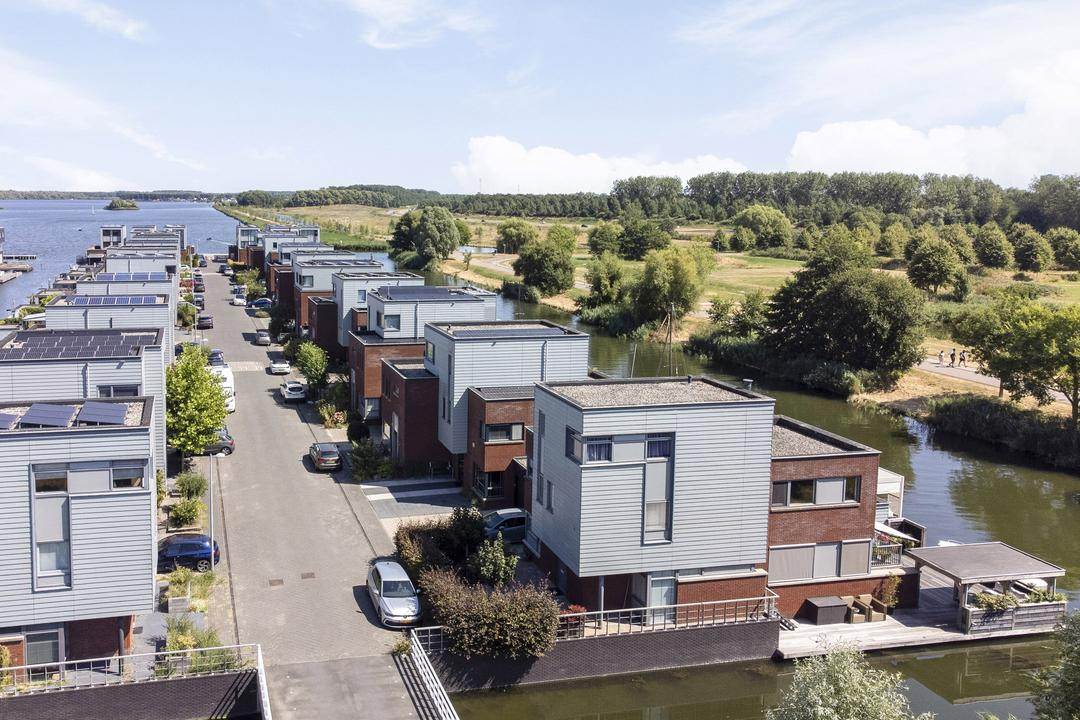 Tussenwoning te koop: Plecht 4, Almere
