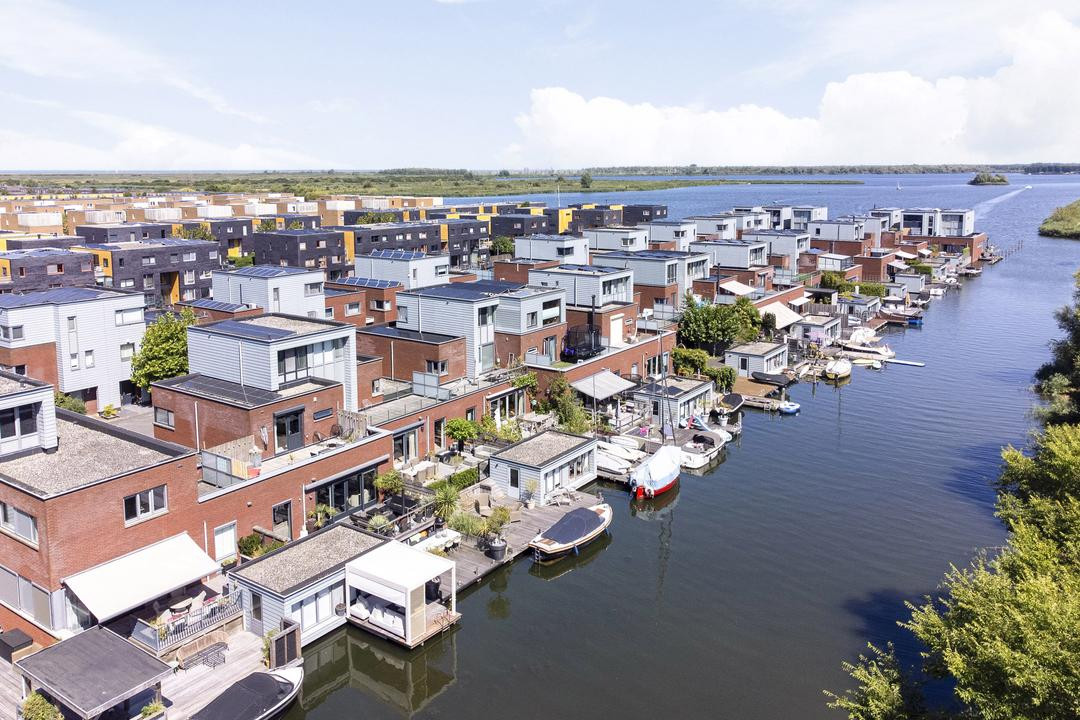Tussenwoning te koop: Plecht 4, Almere