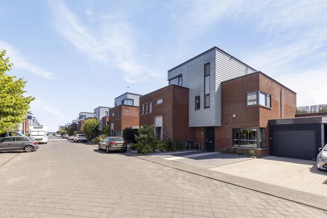 Tussenwoning te koop: Plecht 4, Almere