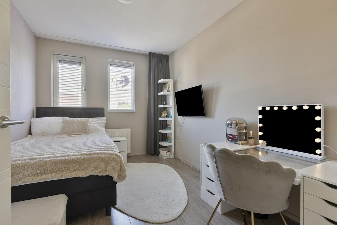 Tussenwoning te koop: Plecht 4, Almere