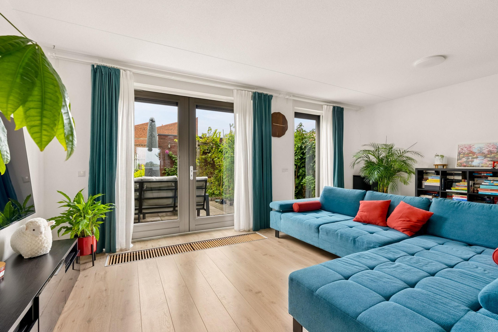 Tussenwoning te koop: Helmstok 35, Almere