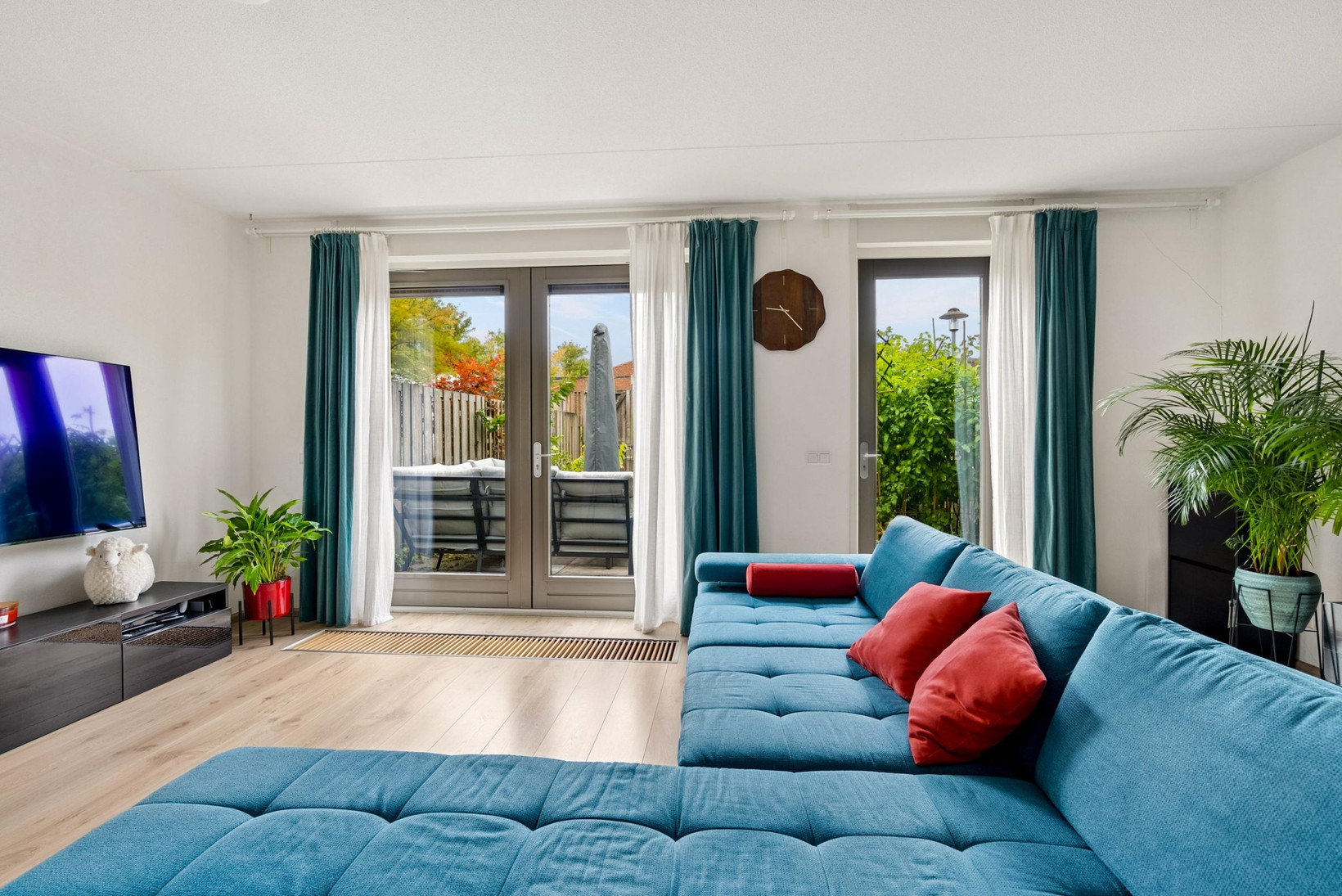 Tussenwoning te koop: Helmstok 35, Almere
