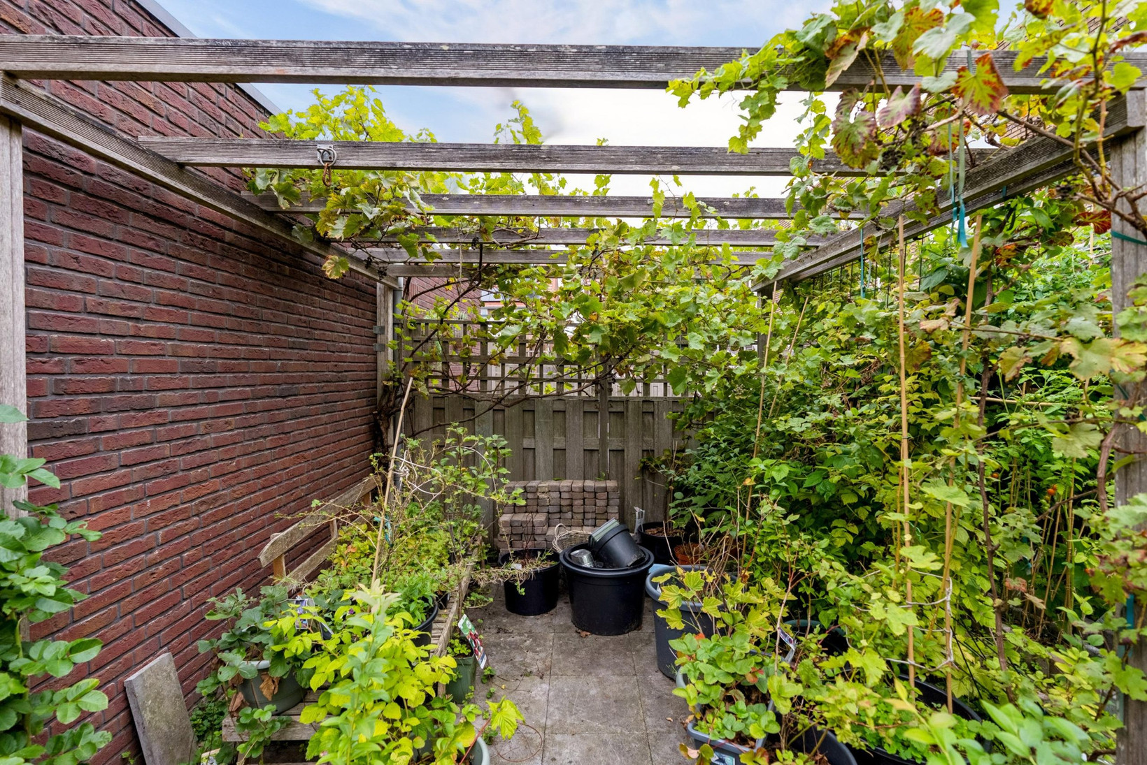 Tussenwoning te koop: Helmstok 35, Almere