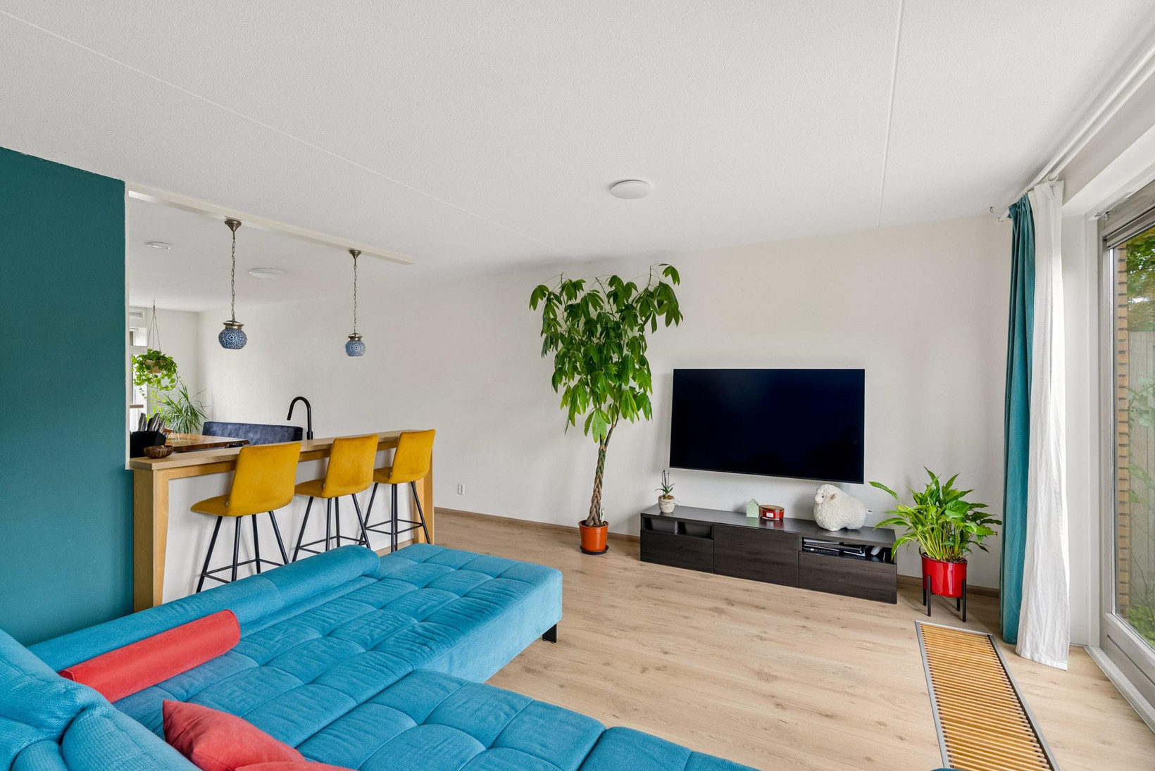 Tussenwoning te koop: Helmstok 35, Almere
