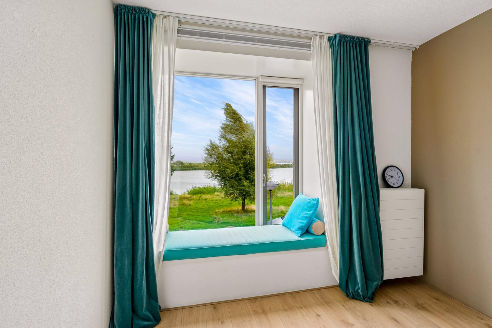 Tussenwoning te koop: Helmstok 35, Almere
