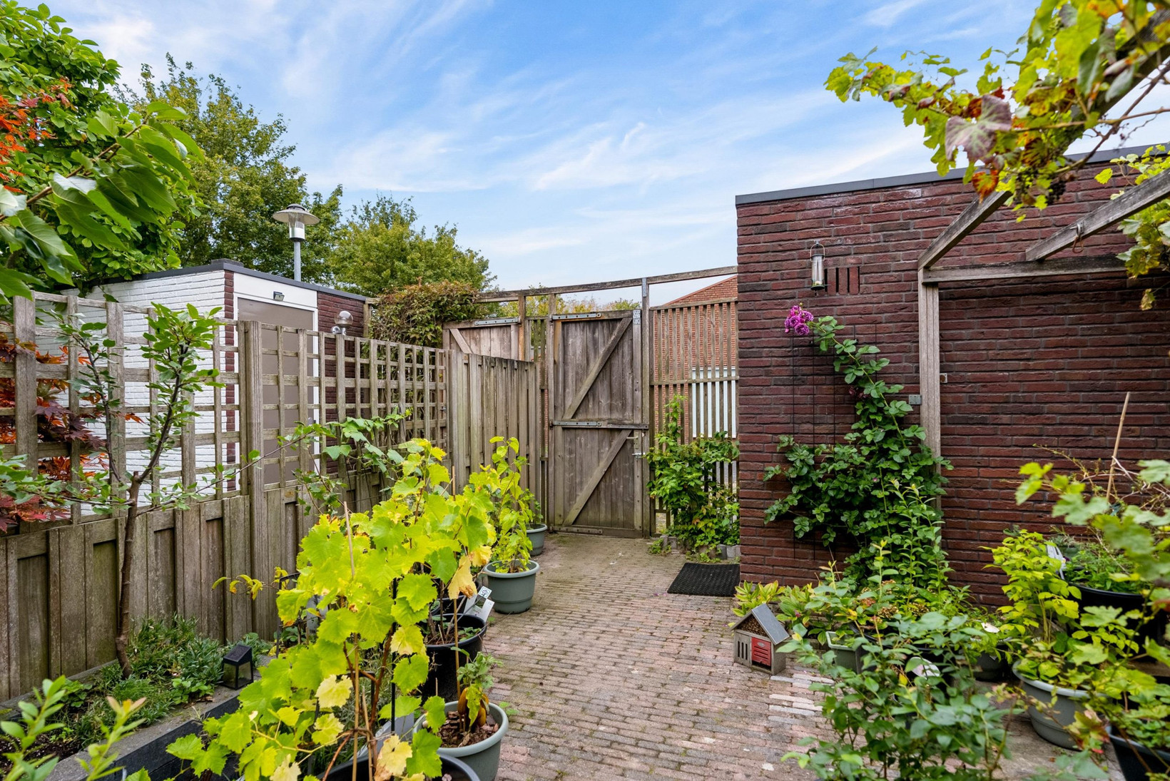 Tussenwoning te koop: Helmstok 35, Almere