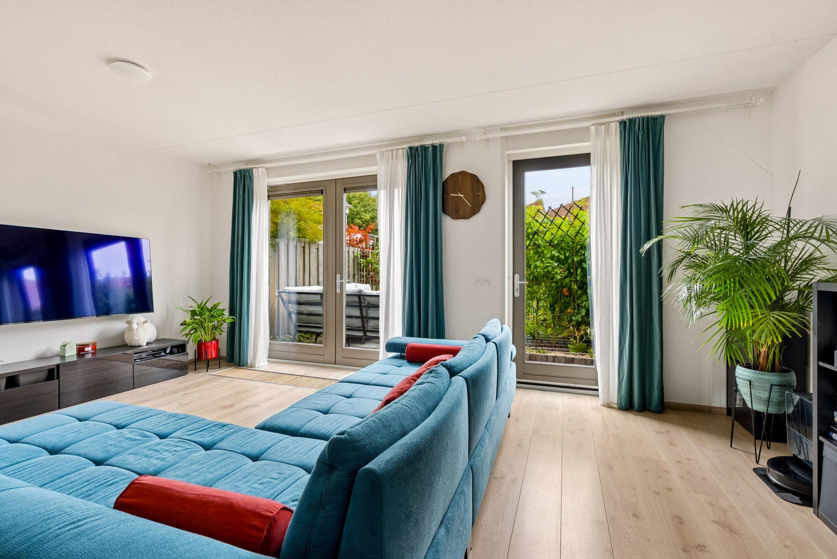 Tussenwoning te koop: Helmstok 35, Almere