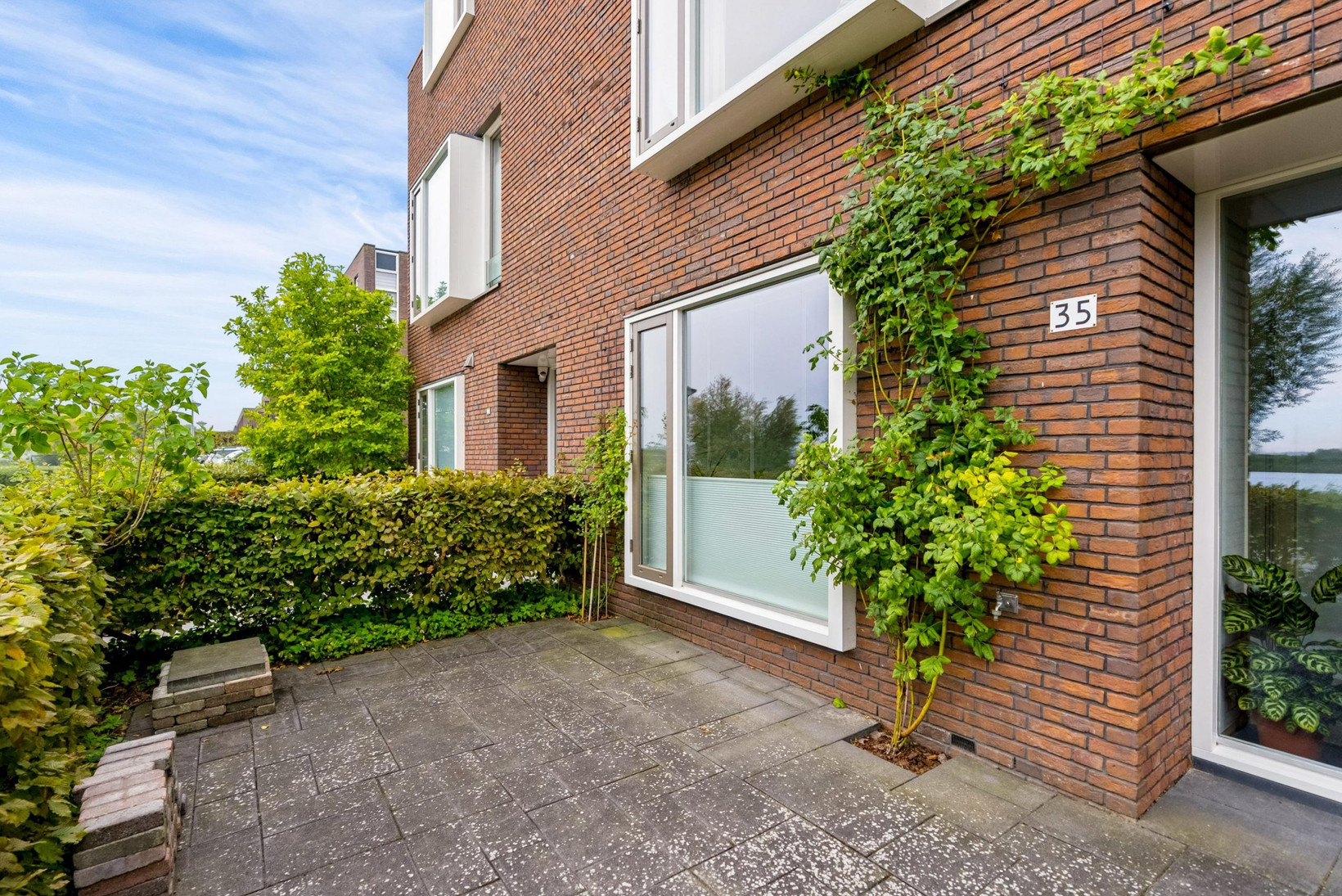 Tussenwoning te koop: Helmstok 35, Almere