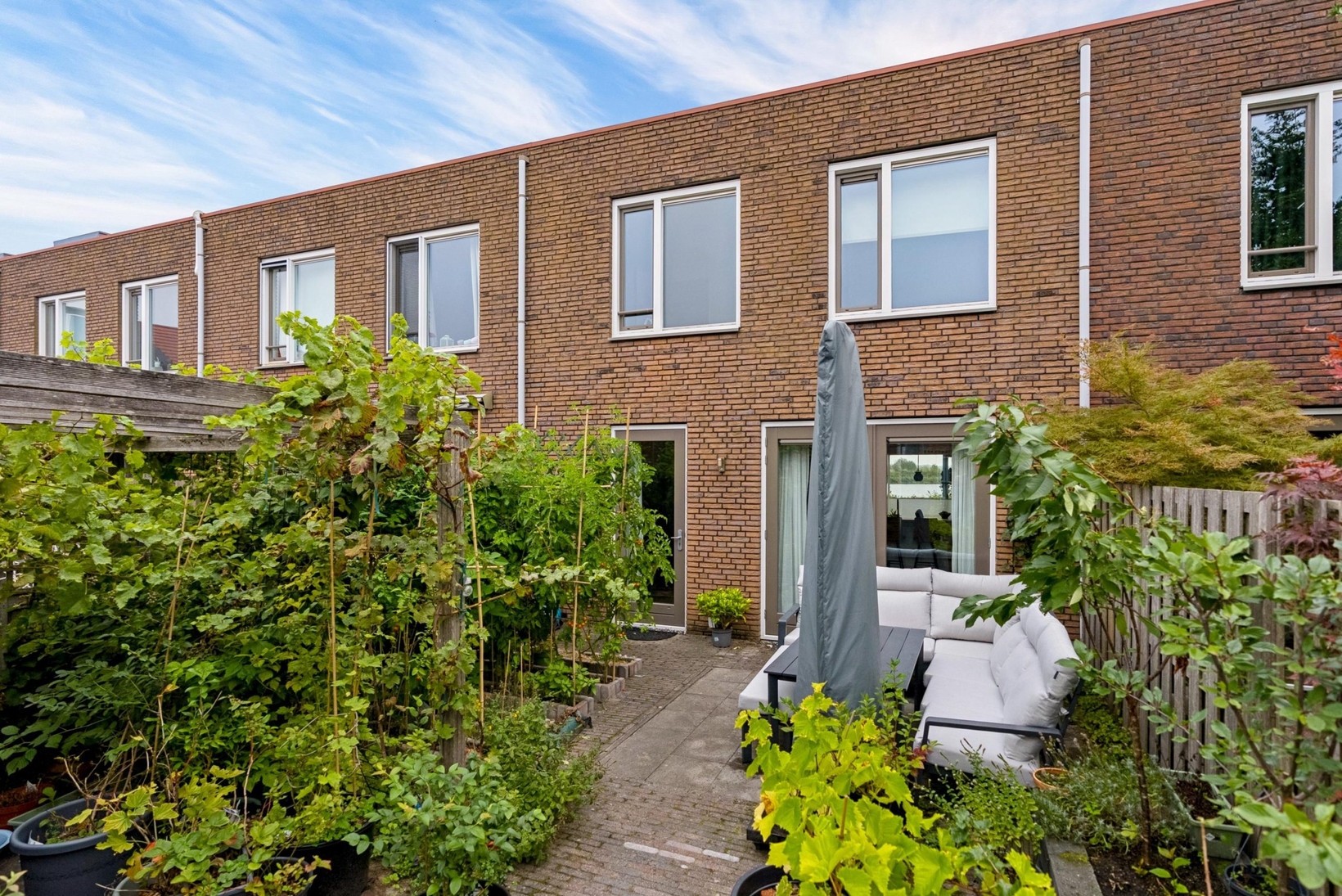 Tussenwoning te koop: Helmstok 35, Almere