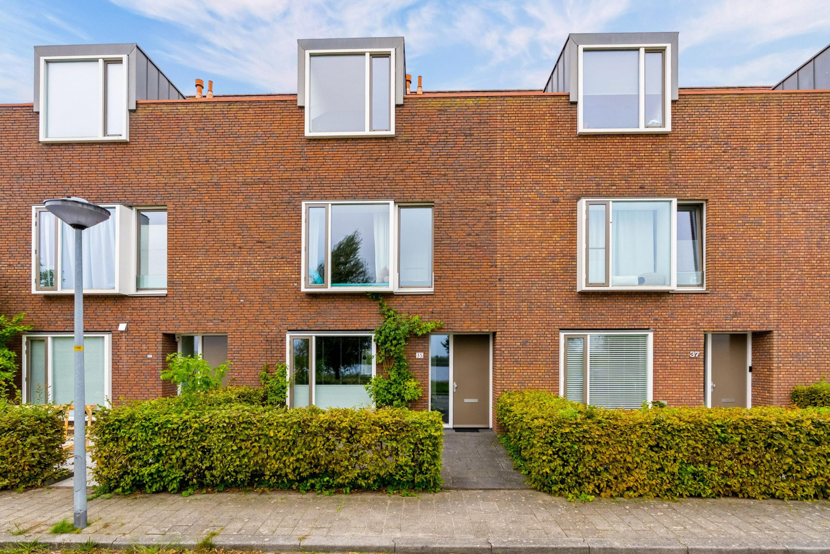 Tussenwoning te koop: Helmstok 35, Almere