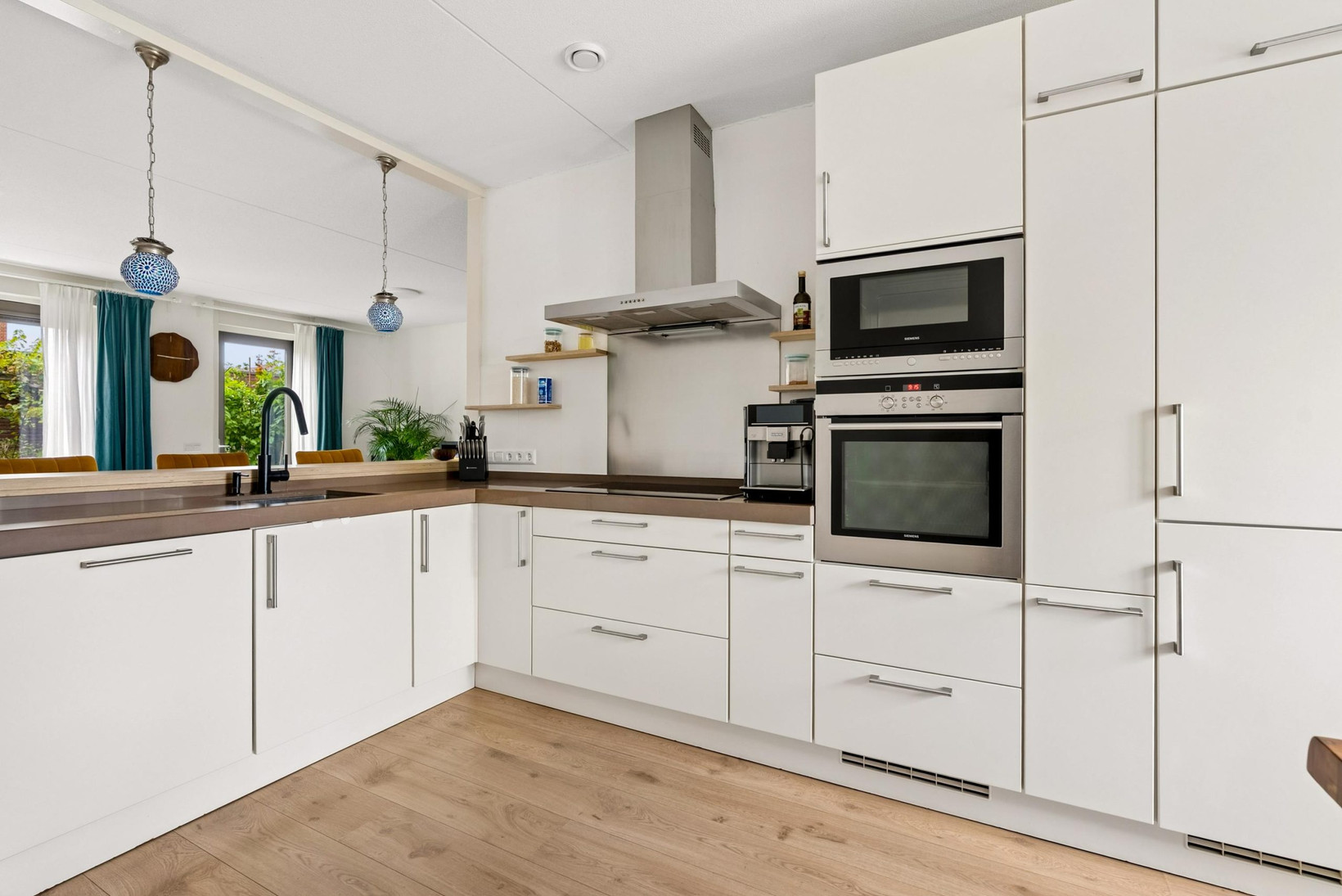 Tussenwoning te koop: Helmstok 35, Almere