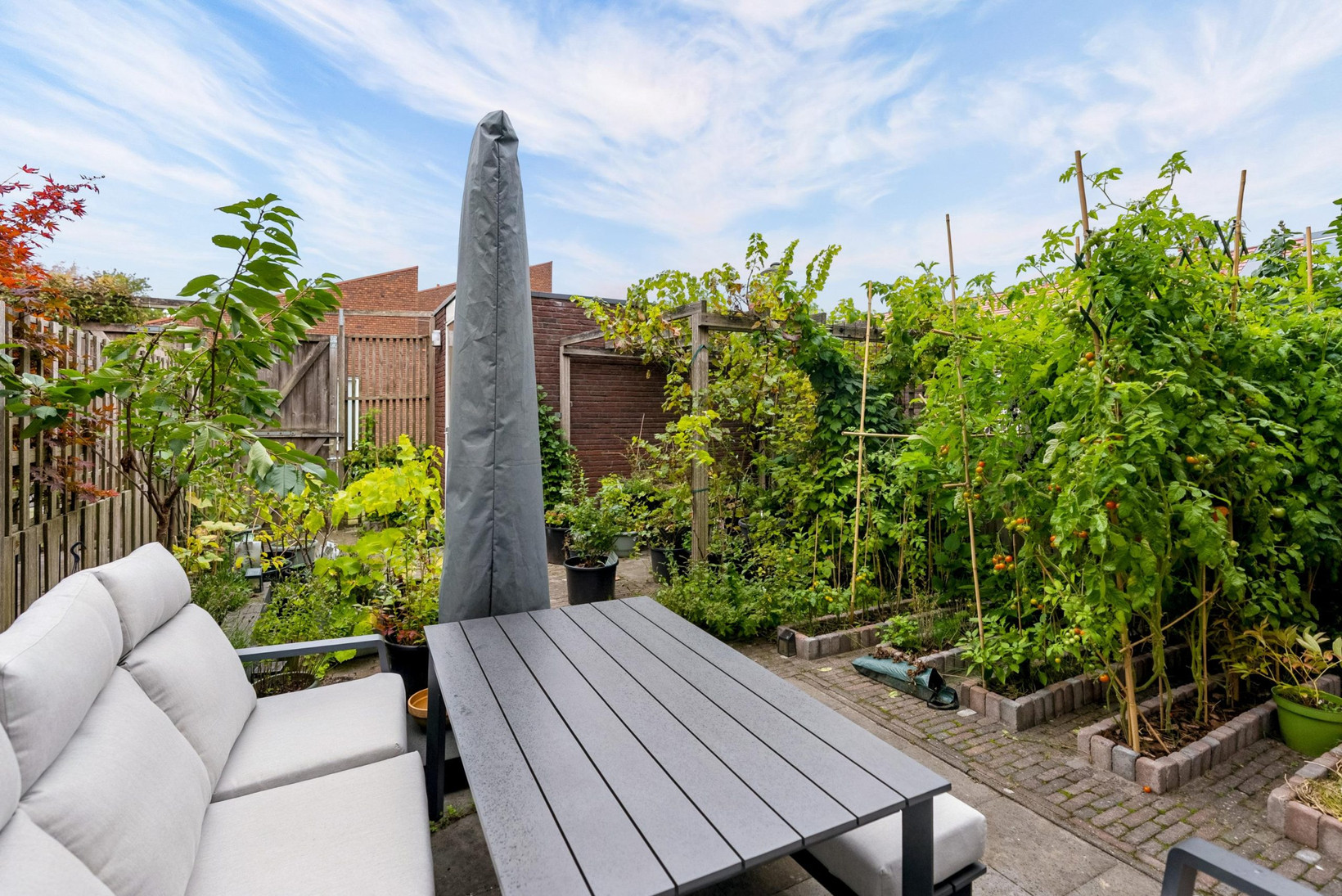 Tussenwoning te koop: Helmstok 35, Almere