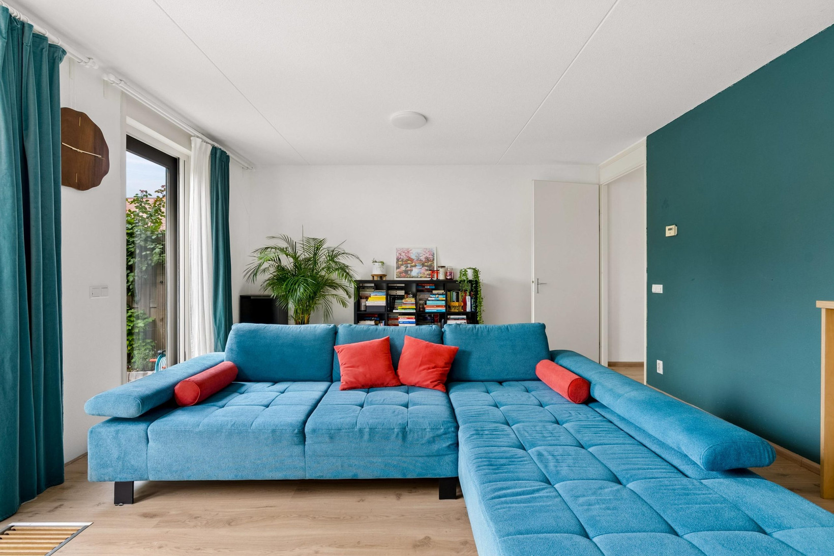 Tussenwoning te koop: Helmstok 35, Almere