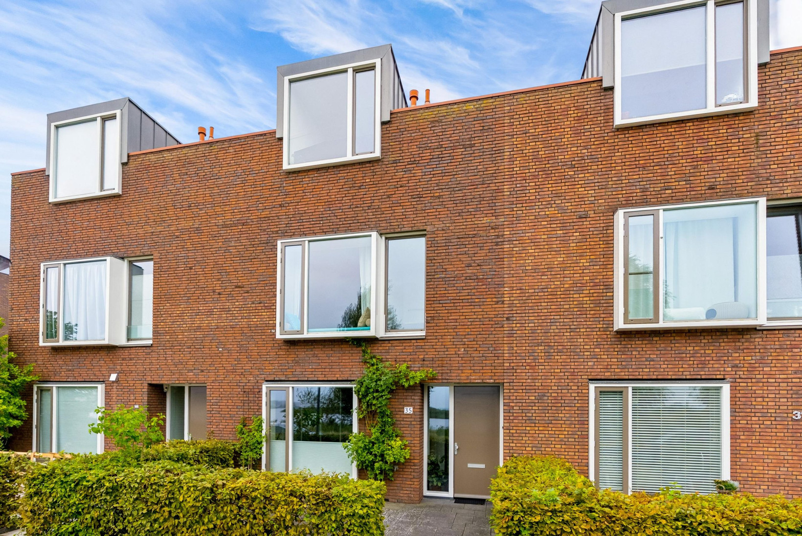 Tussenwoning te koop: Helmstok 35, Almere