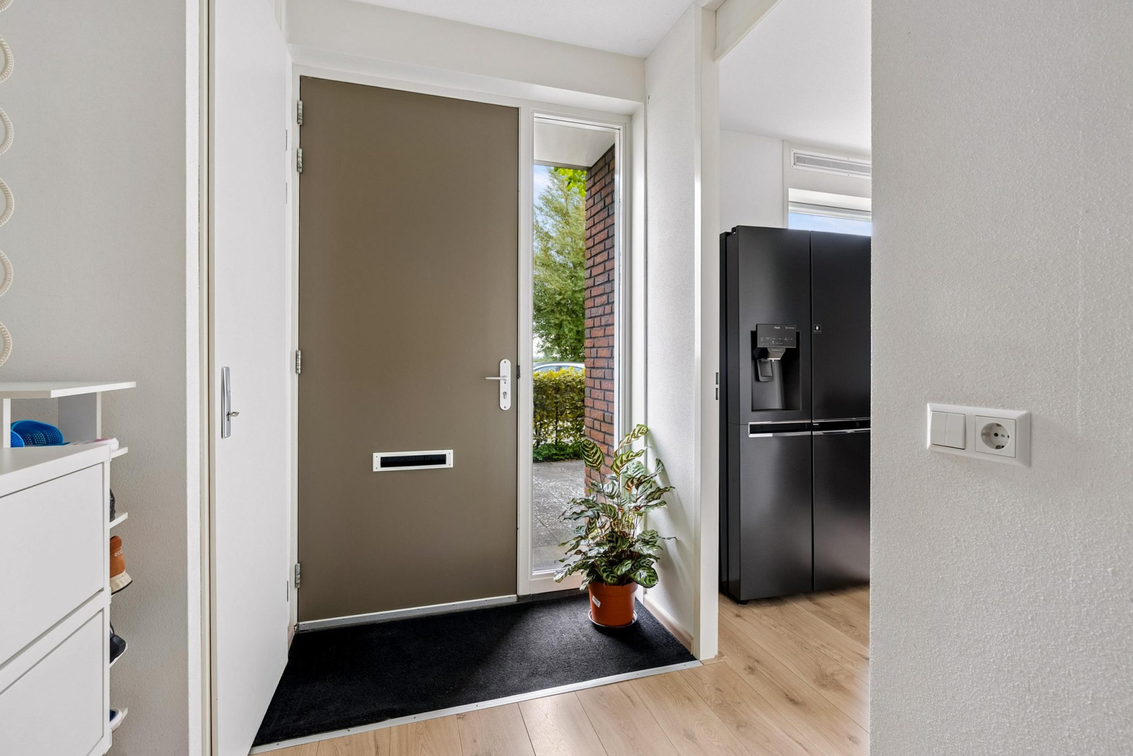 Tussenwoning te koop: Helmstok 35, Almere