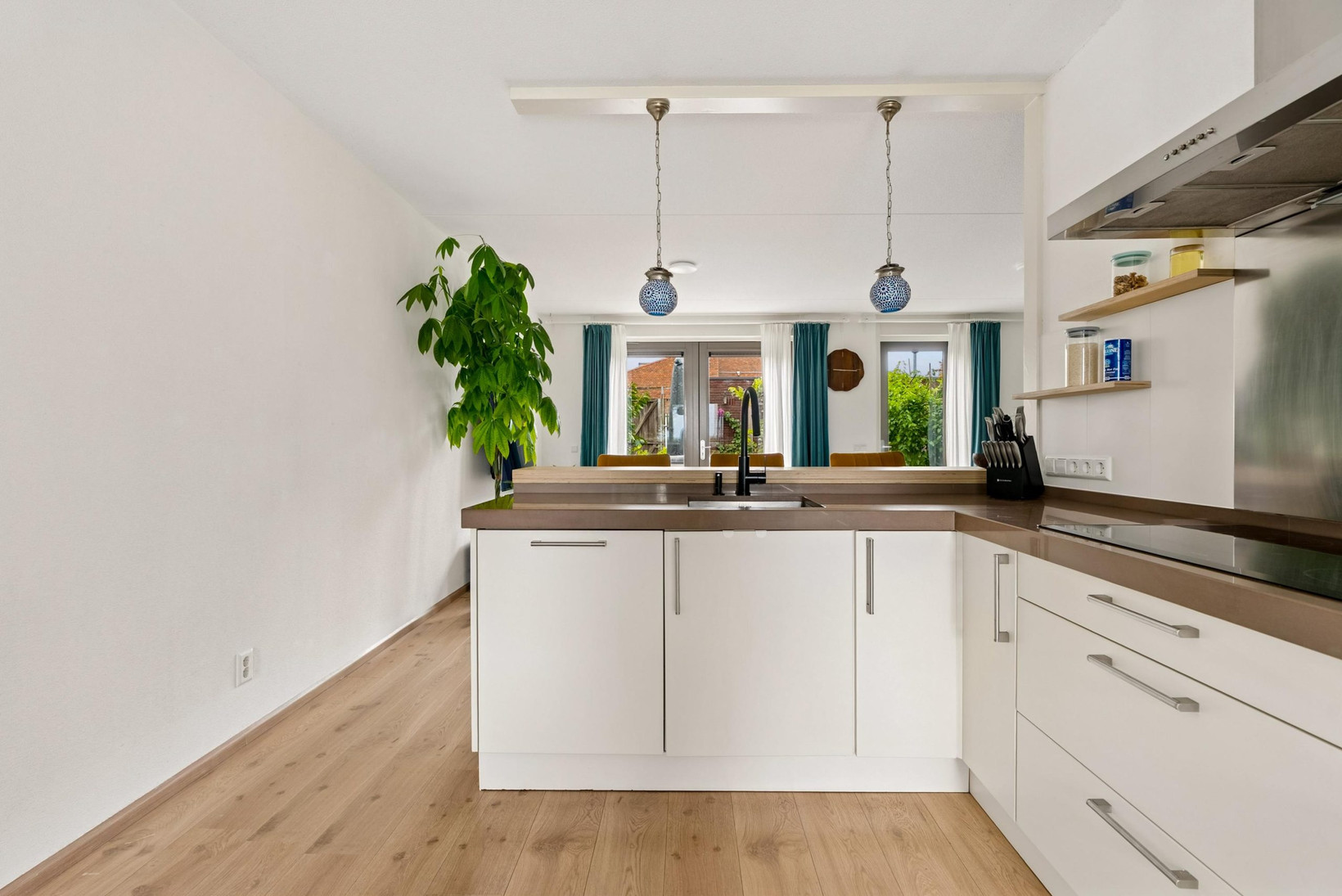 Tussenwoning te koop: Helmstok 35, Almere