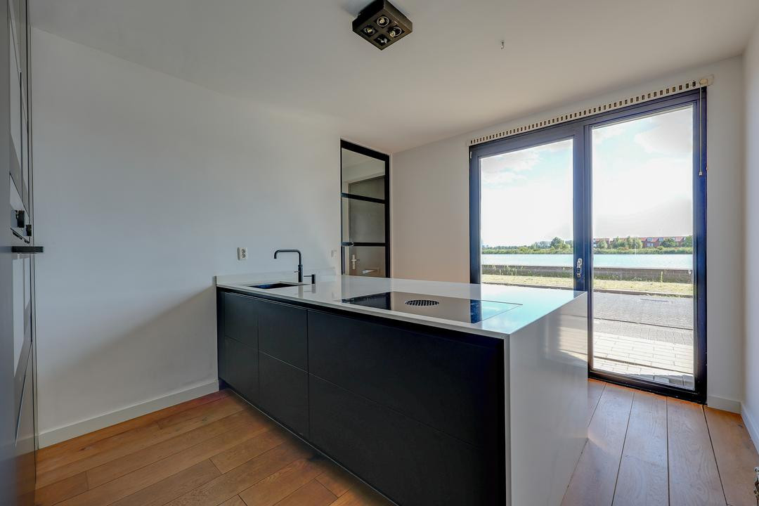 Tussenwoning te koop: Ploeganker 31, Almere