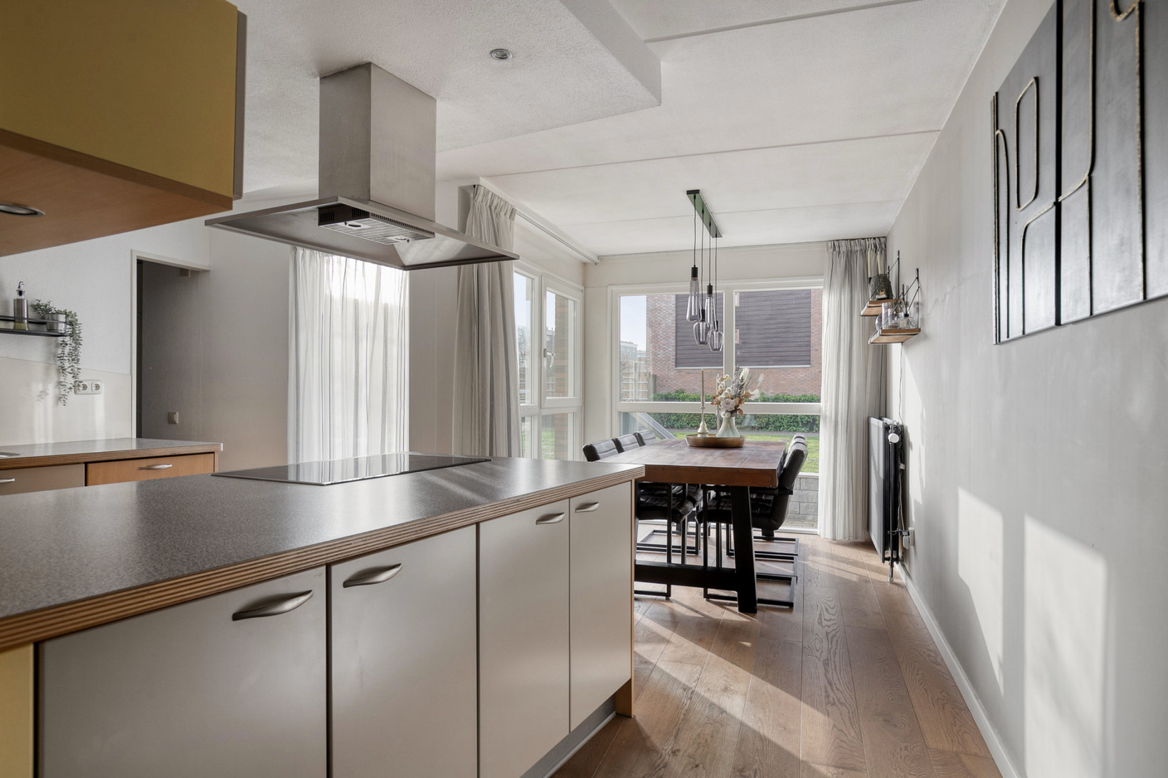 Tussenwoning te koop: Louis Paul Boonstraat 27, Almere