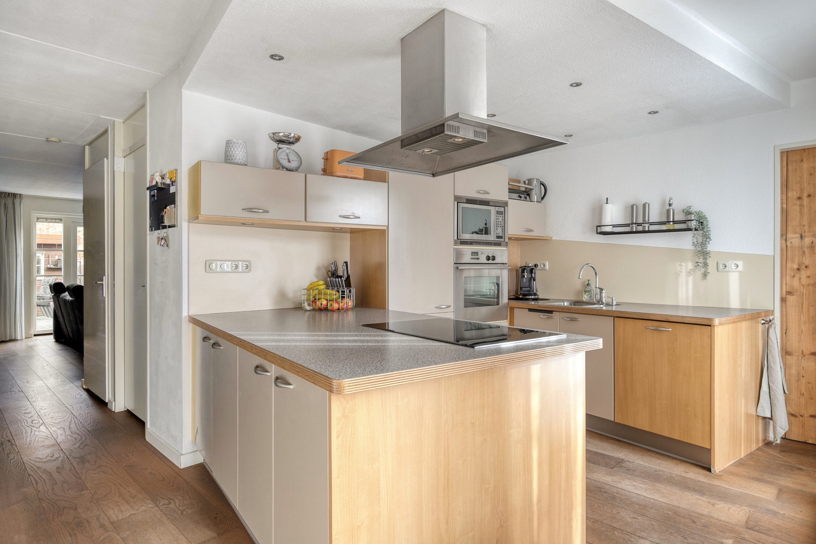 Tussenwoning te koop: Louis Paul Boonstraat 27, Almere