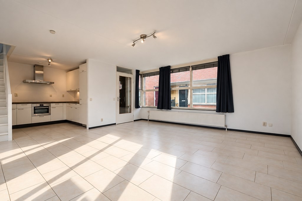 Tussenwoning te huur: J.J. Slauerhoffstraat 80, Almere