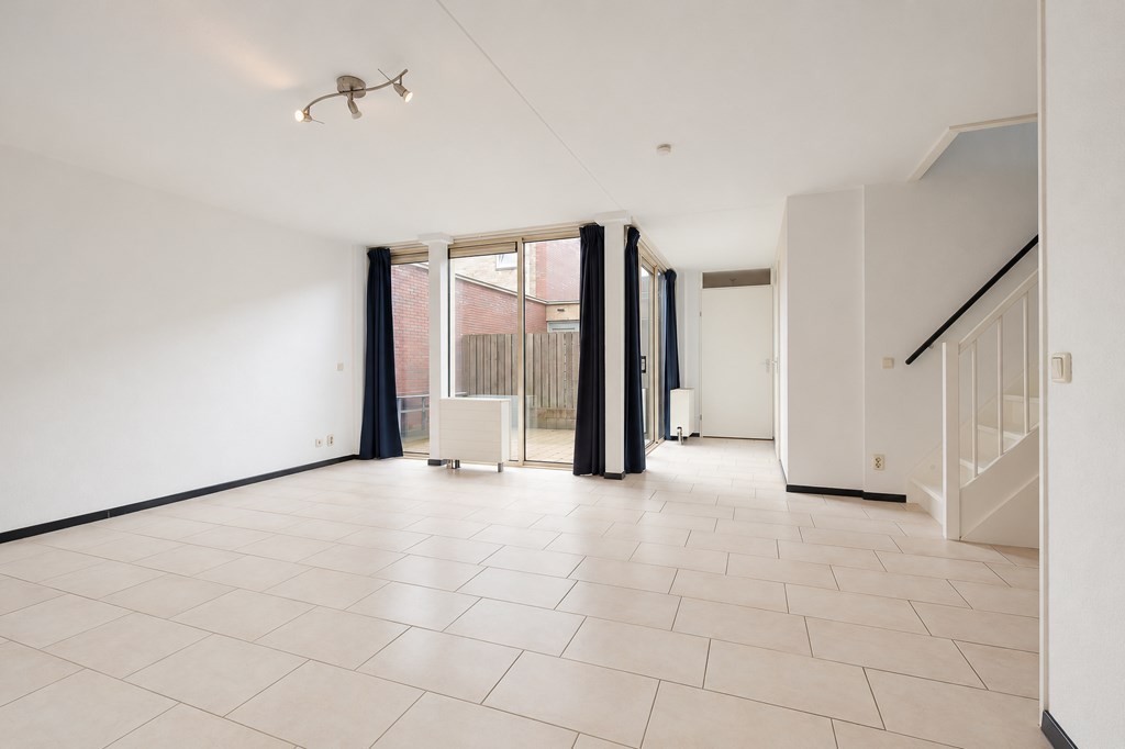 Tussenwoning te huur: J.J. Slauerhoffstraat 80, Almere