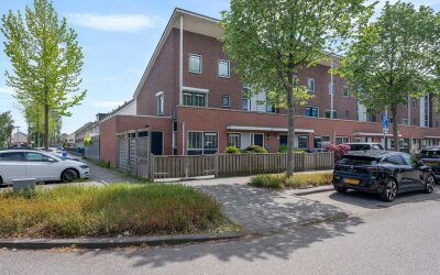 A. Roland Holststraat 13