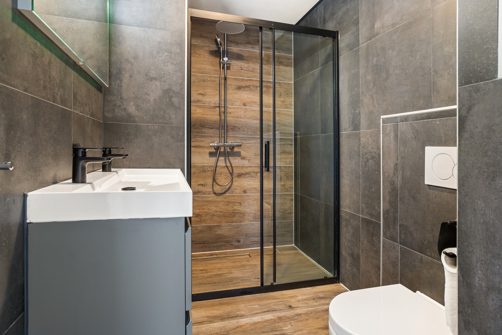 Tussenwoning te koop: Herman Gorterweg 34, Almere