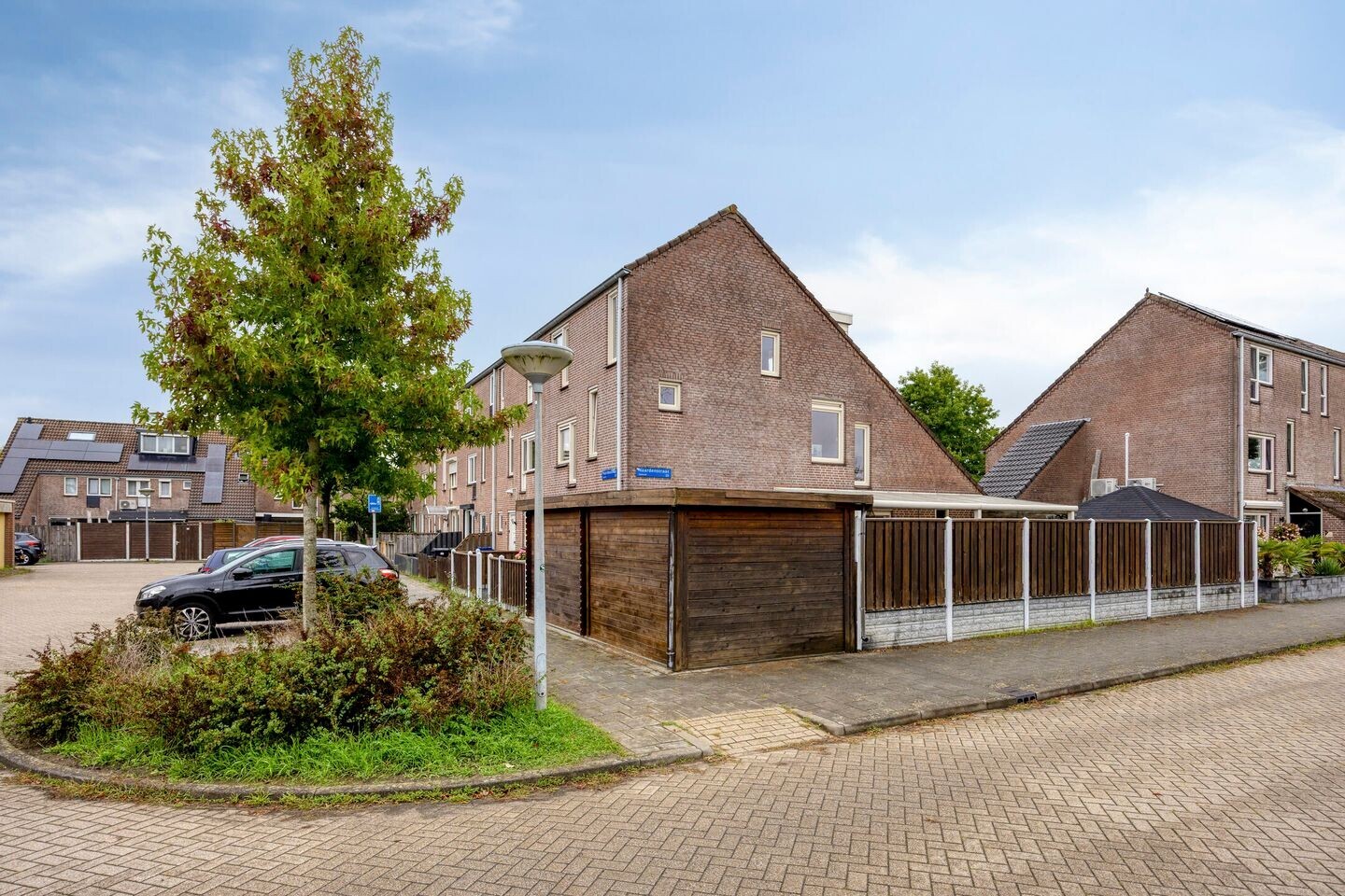 Hoekwoning te koop: Naardenstraat 8, Almere