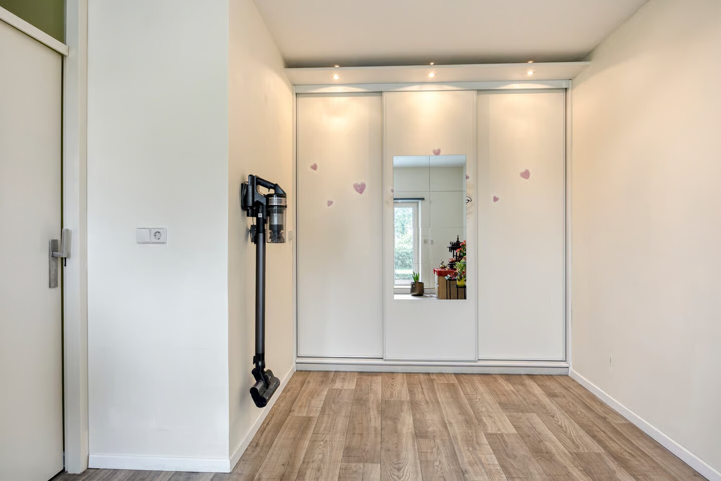 Hoekwoning te koop: Naardenstraat 8, Almere