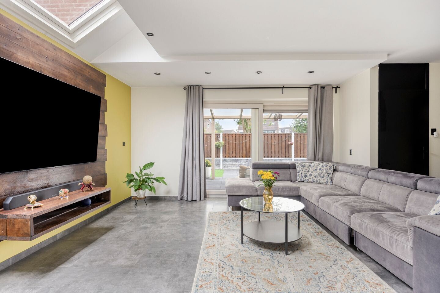 Hoekwoning te koop: Naardenstraat 8, Almere