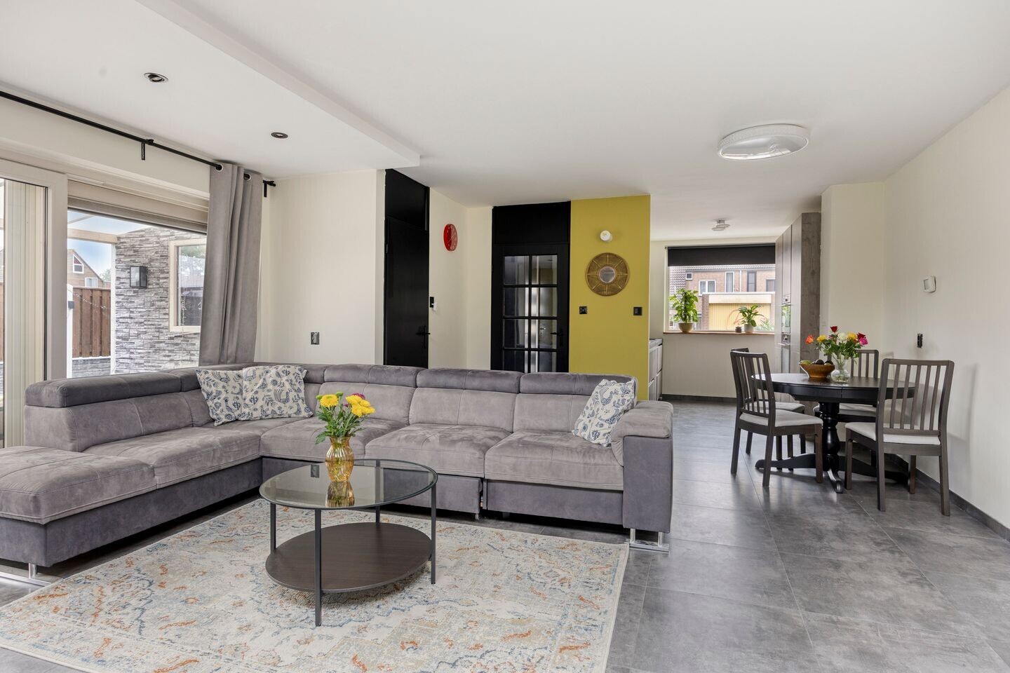 Hoekwoning te koop: Naardenstraat 8, Almere