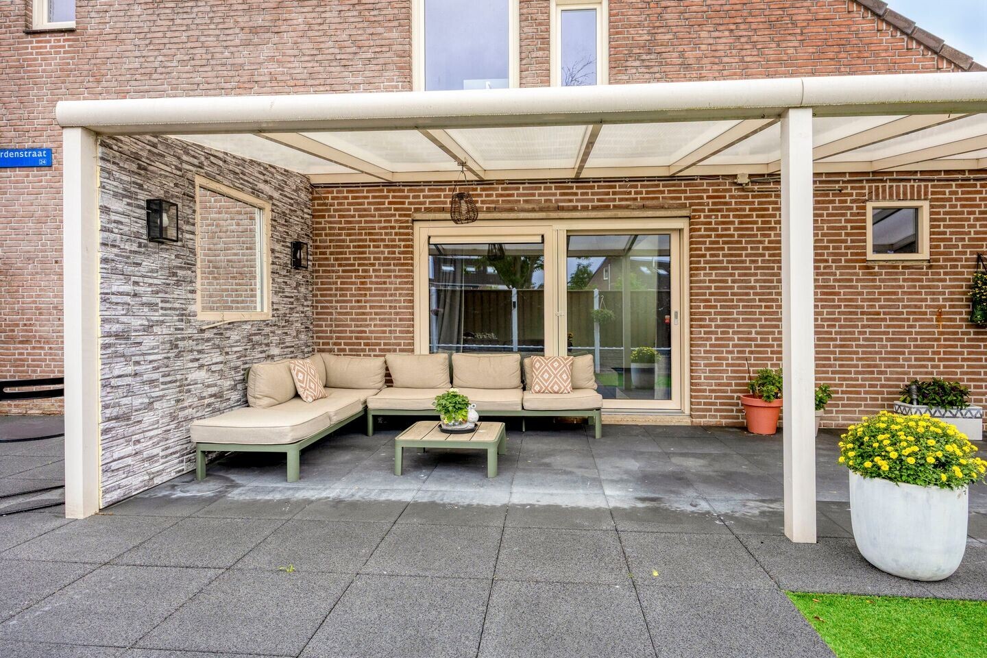 Hoekwoning te koop: Naardenstraat 8, Almere