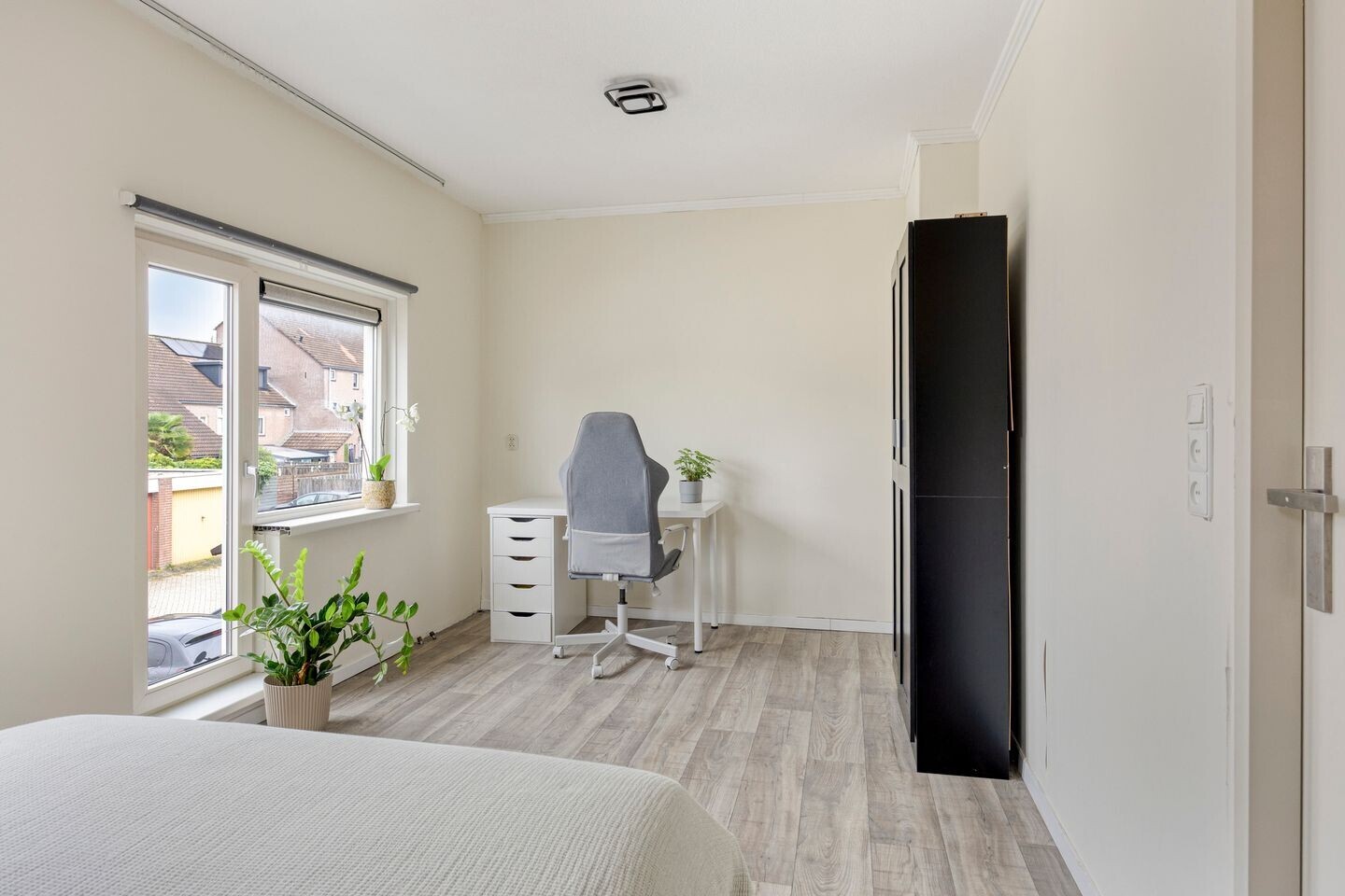 Hoekwoning te koop: Naardenstraat 8, Almere
