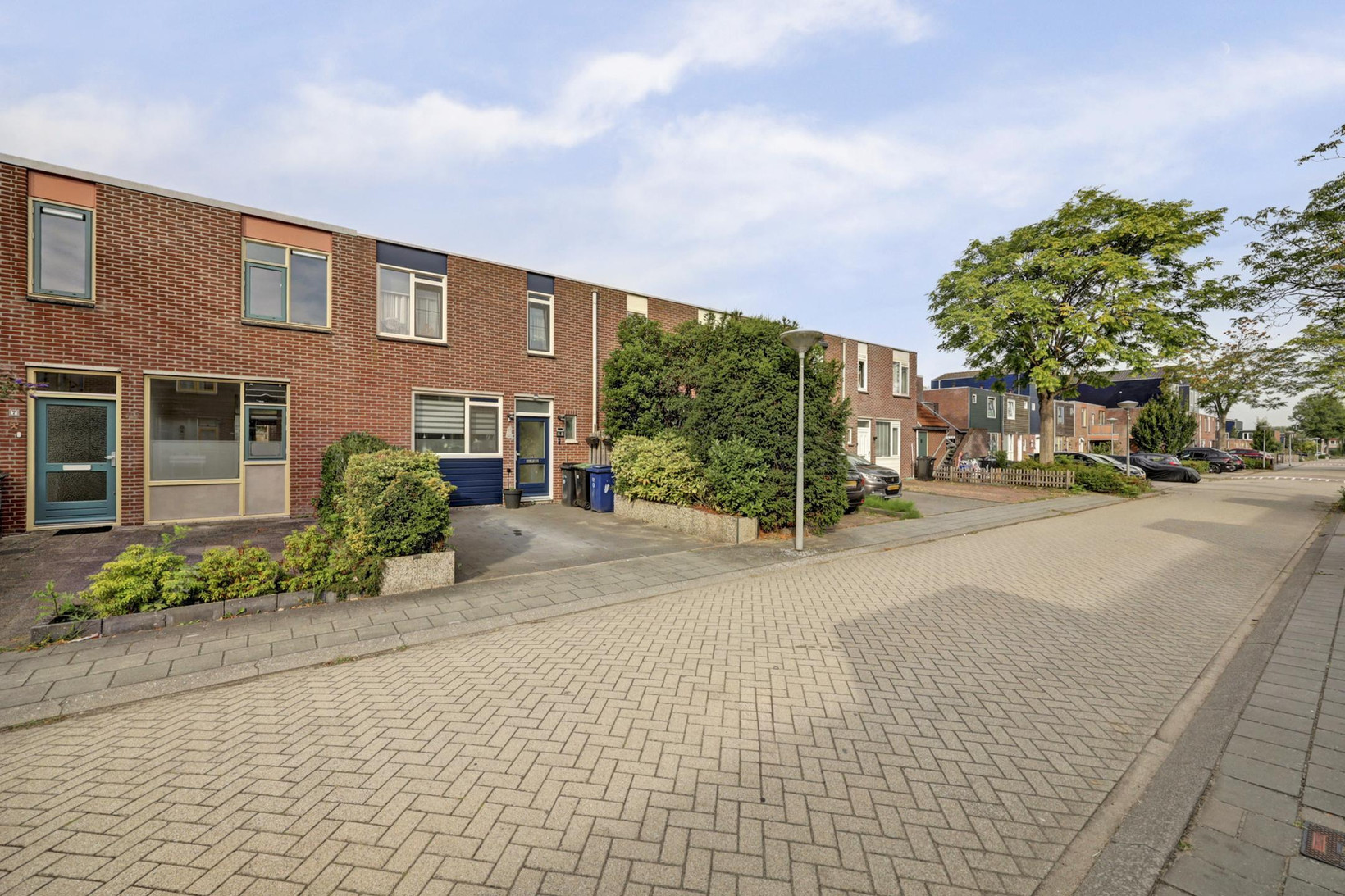 Tussenwoning te koop: Geldropstraat 9, Almere