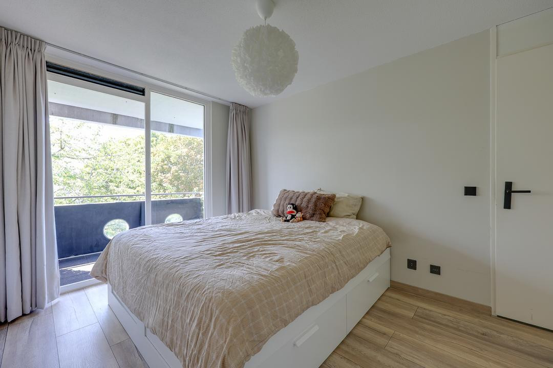 Appartement te koop: Peter Sellershof 92, Almere