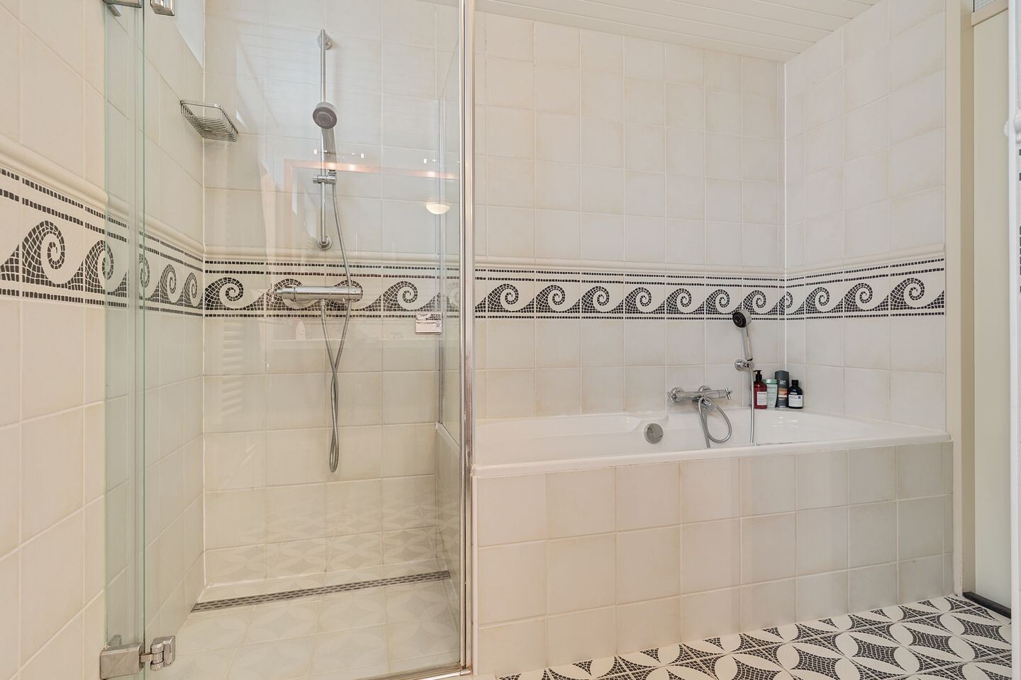 Tussenwoning te koop: Humphrey Bogartstraat 6, Almere