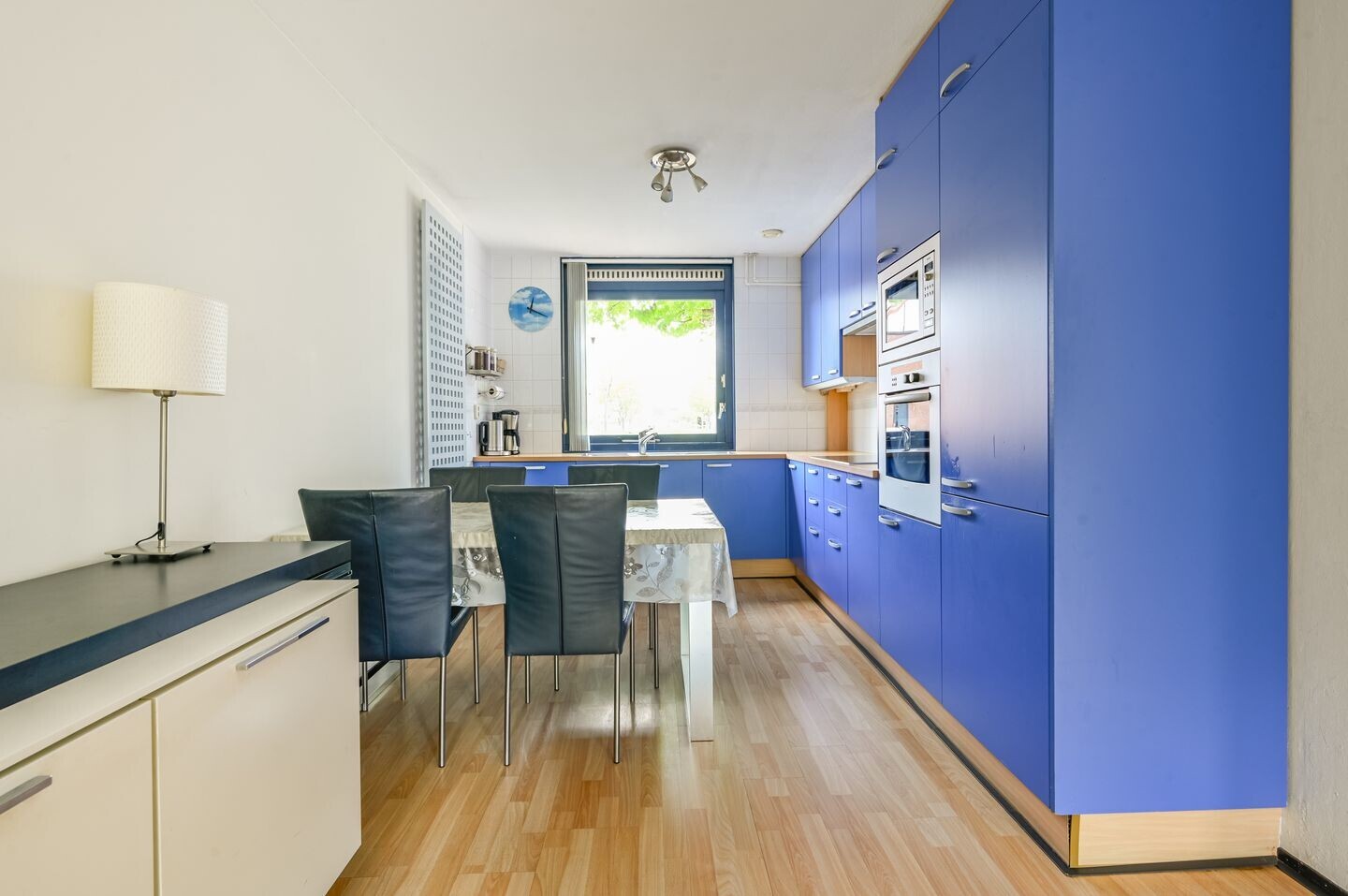 Tussenwoning te koop: Max Takstraat 6, Almere