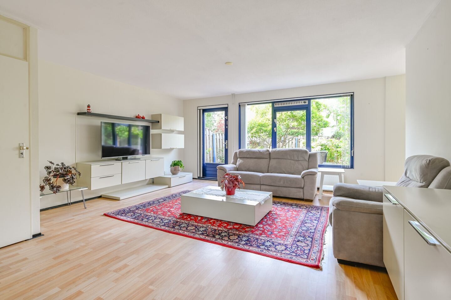 Tussenwoning te koop: Max Takstraat 6, Almere