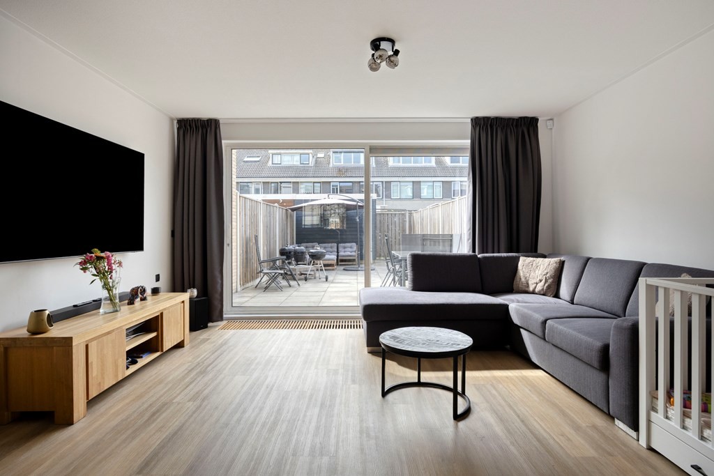 Tussenwoning te koop: Hitchcocklaan 133, Almere