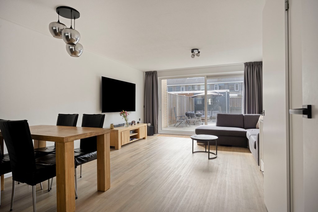 Tussenwoning te koop: Hitchcocklaan 133, Almere