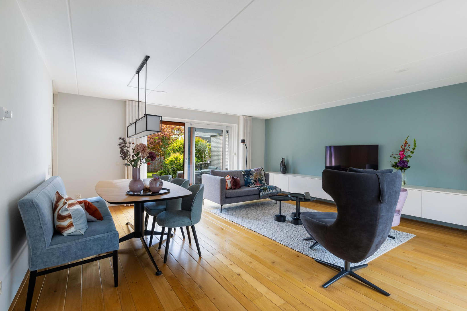 Tussenwoning te koop: Esdoornplantsoen 30, Almere