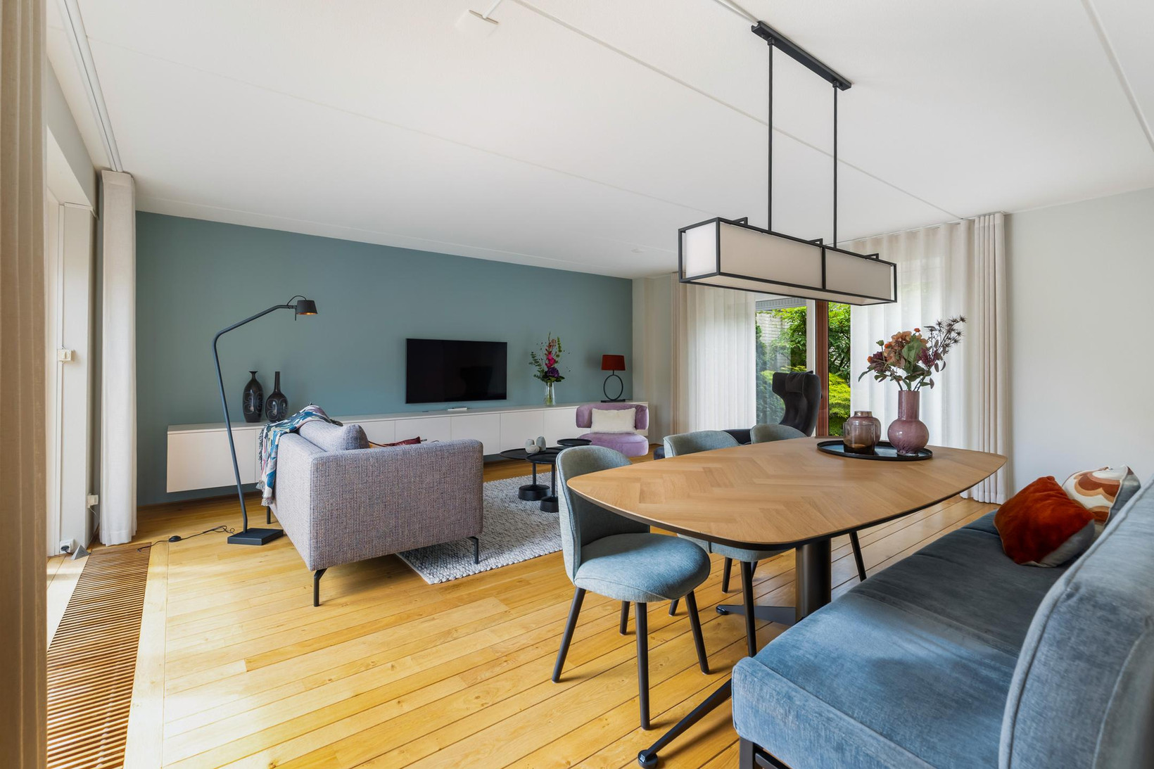 Tussenwoning te koop: Esdoornplantsoen 30, Almere